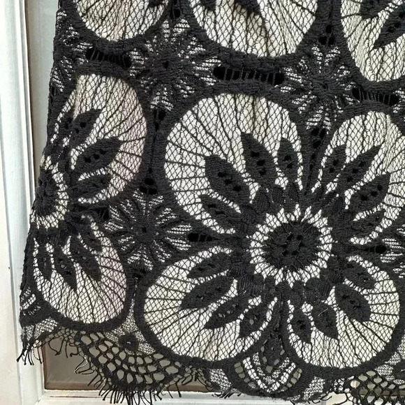 Banana Republic | Gray Black Embroidered Floral Print Bohemian Top Size S - Picture 7 of 10